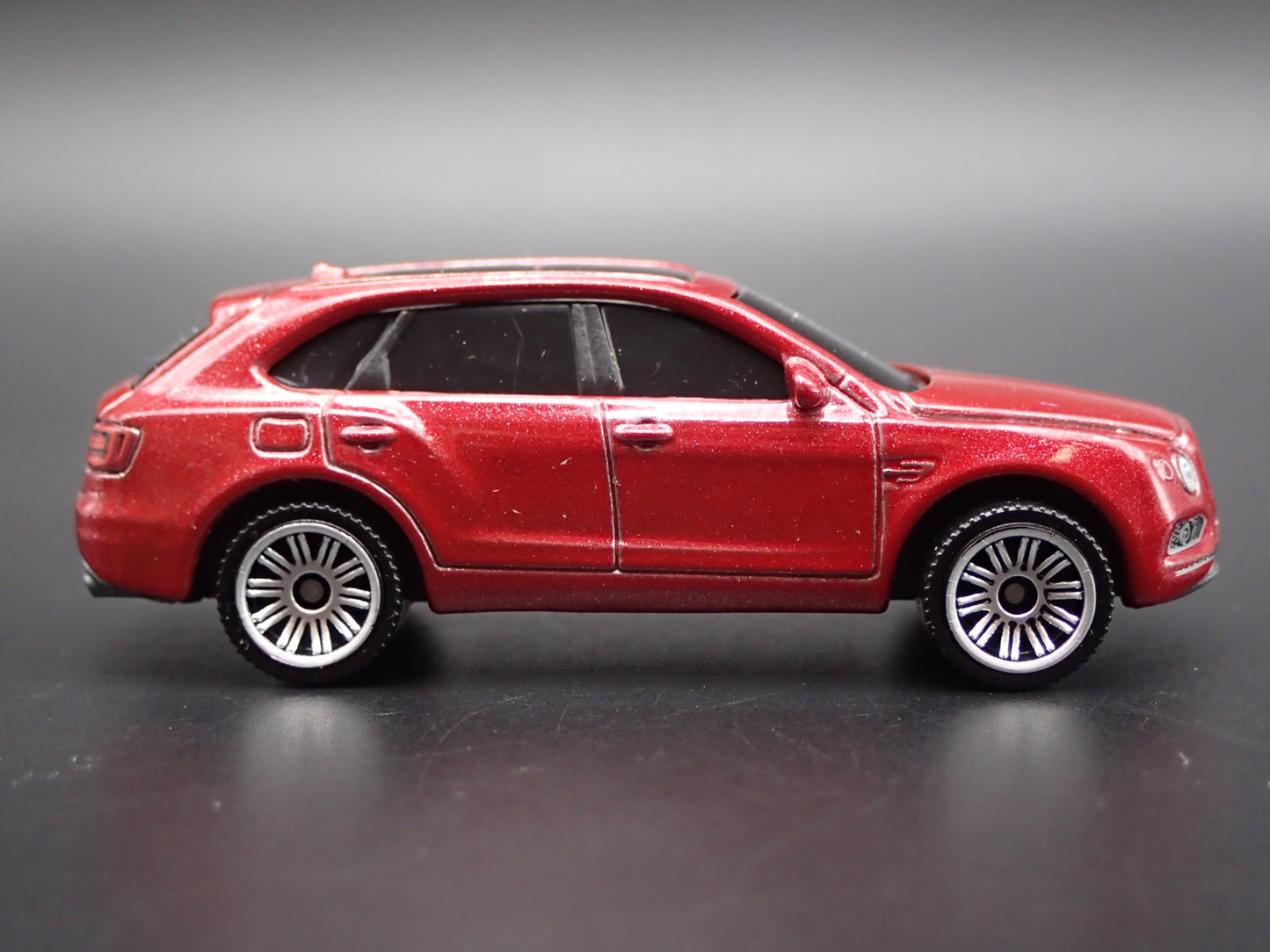 2015-2020 BENTLEY BENTAYGA ROSE 1:64 SCALE COLLECTIBLE DIORAMA DIECAST MODEL CAR