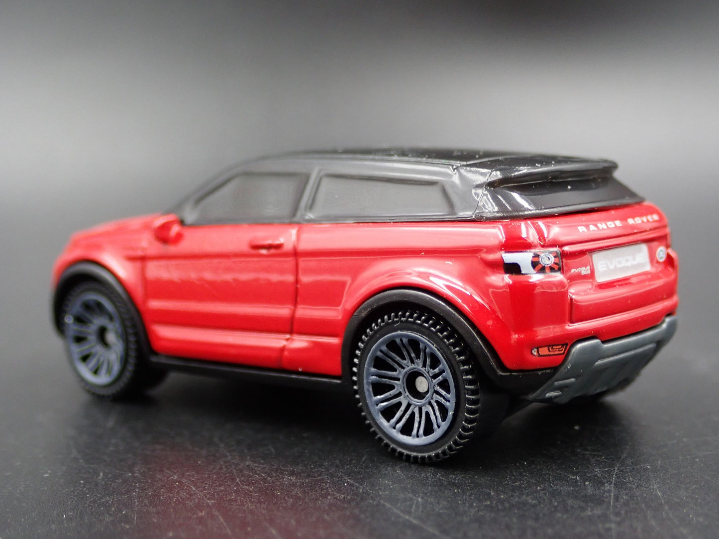 2012-2018 RANGE ROVER EVOQUE 1:64 SCALE COLLECTIBLE DIORAMA DIECAST MODEL CAR