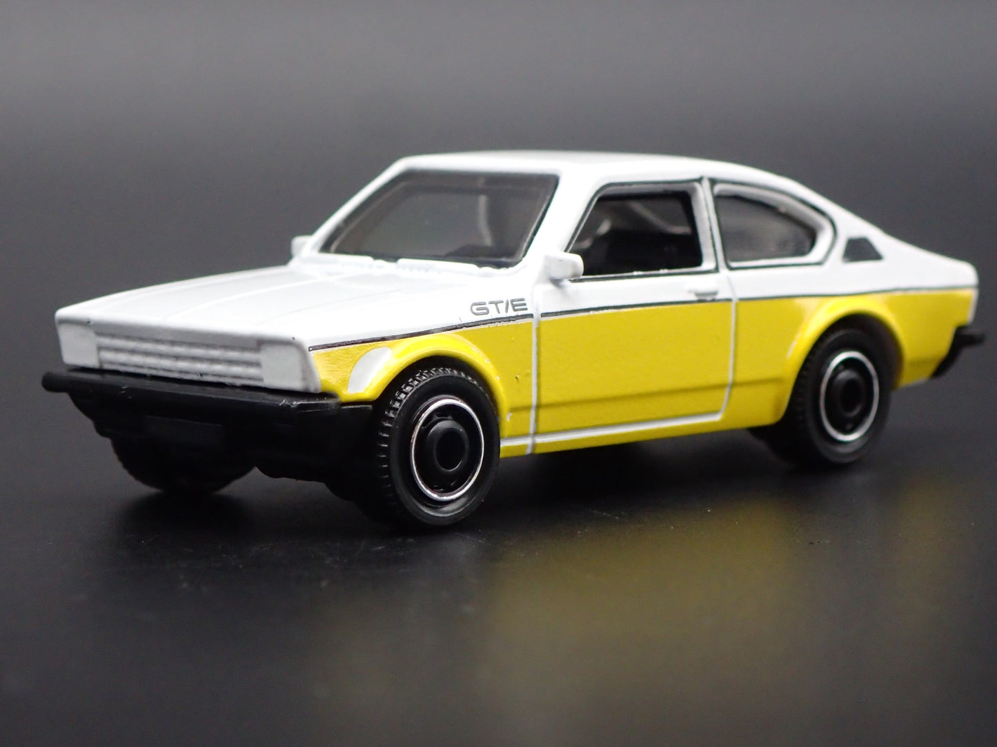 1973-1979 OPEL KADETT COUPE GTE 1:64 SCALE COLLECTIBLE DIORAMA DIECAST MODEL CAR