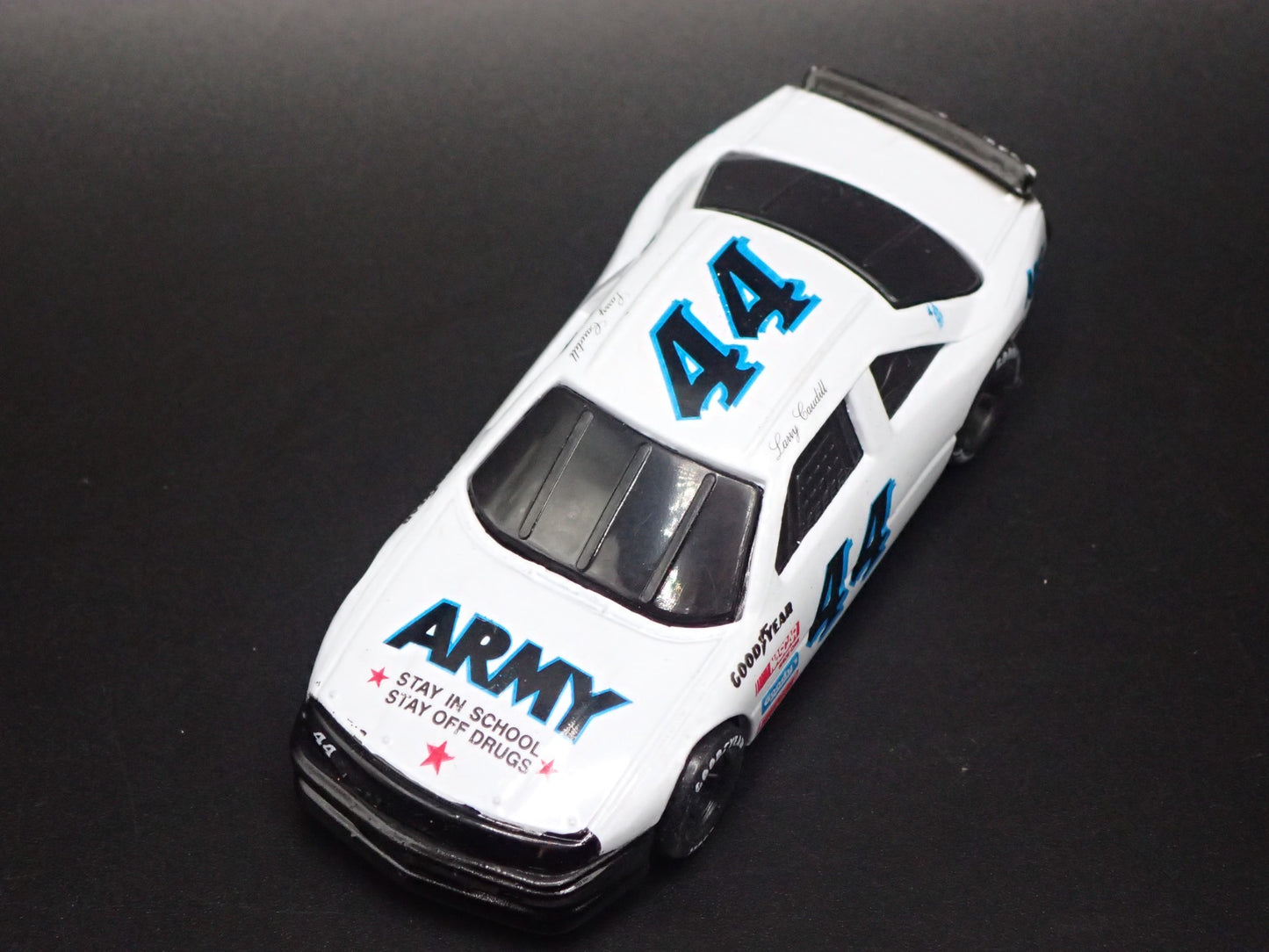 1992 92 PONTIAC GRAND PRIX 44 LARRY CAUDILL NASCAR 1:64 SCALE DIECAST MODEL CAR