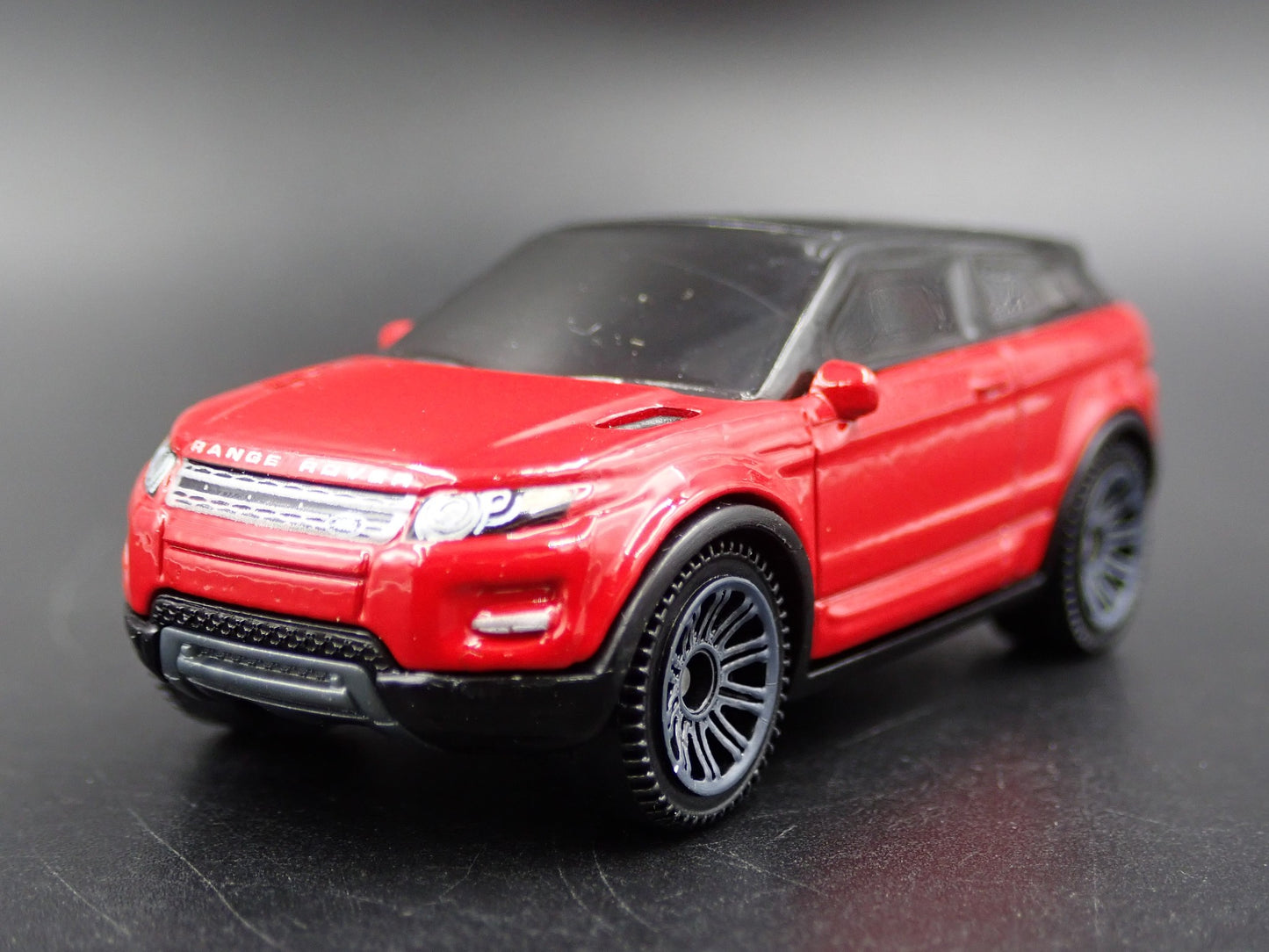 2012-2018 RANGE ROVER EVOQUE 1:64 SCALE COLLECTIBLE DIORAMA DIECAST MODEL CAR