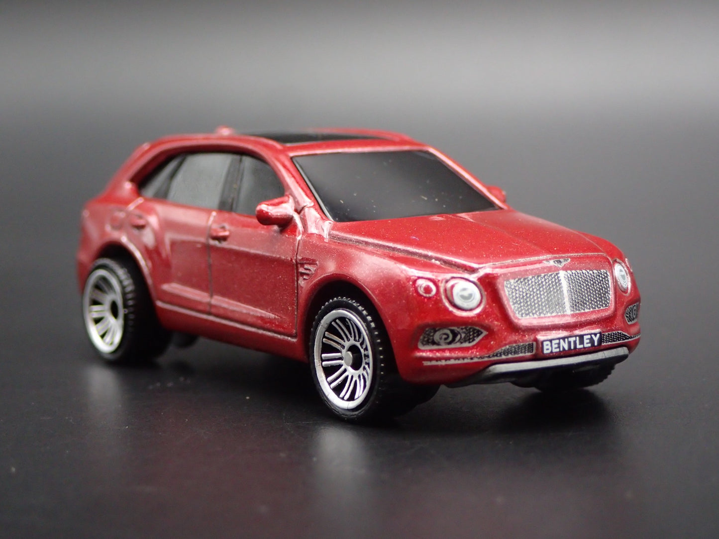 2015-2020 BENTLEY BENTAYGA ROSE 1:64 SCALE COLLECTIBLE DIORAMA DIECAST MODEL CAR