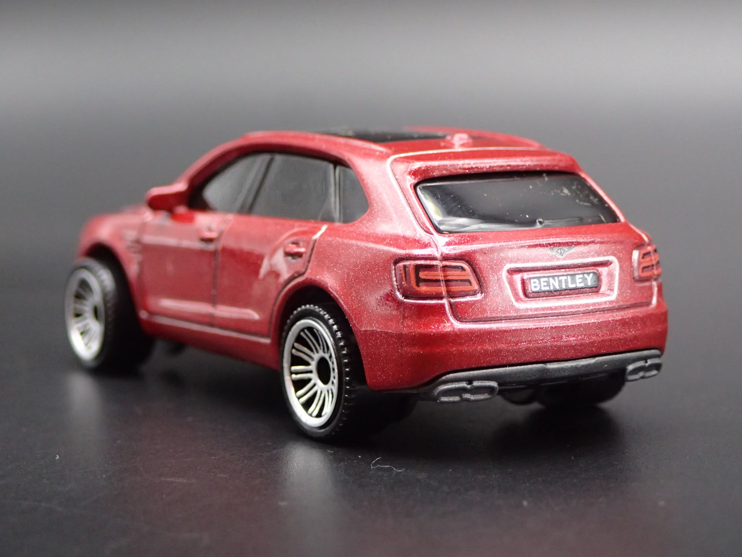 2015-2020 BENTLEY BENTAYGA ROSE 1:64 SCALE COLLECTIBLE DIORAMA DIECAST MODEL CAR