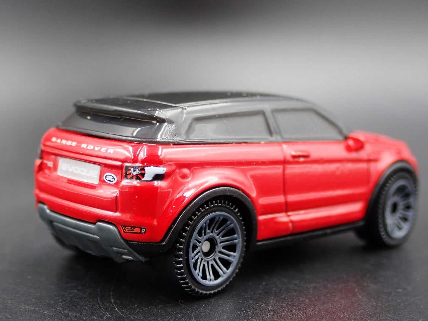 2012-2018 RANGE ROVER EVOQUE 1:64 SCALE COLLECTIBLE DIORAMA DIECAST MODEL CAR