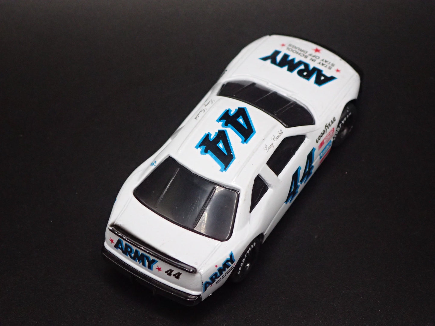 1992 92 PONTIAC GRAND PRIX 44 LARRY CAUDILL NASCAR 1:64 SCALE DIECAST MODEL CAR