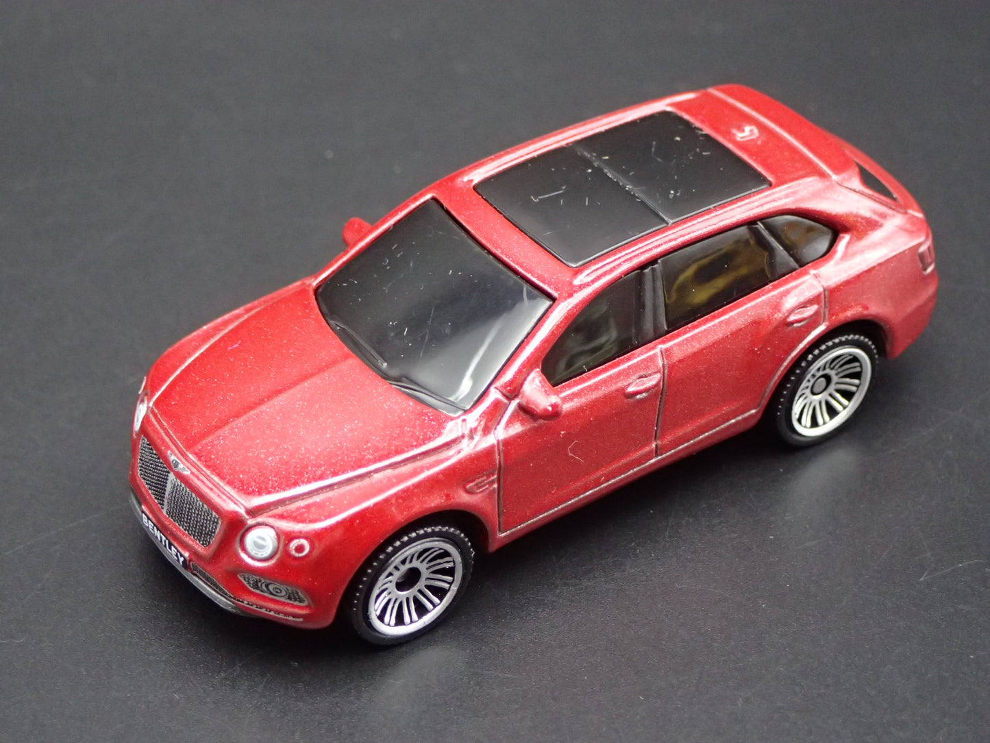 2015-2020 BENTLEY BENTAYGA ROSE 1:64 SCALE COLLECTIBLE DIORAMA DIECAST MODEL CAR