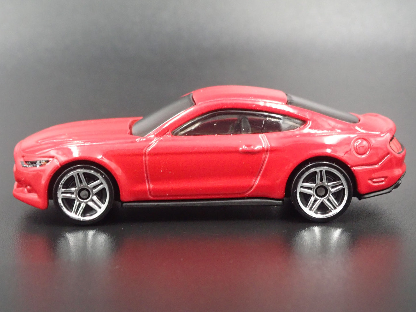 2015-2023 FORD MUSTANG GT RED 1:64 SCALE COLLECTIBLE DIORAMA DIECAST MODEL CAR