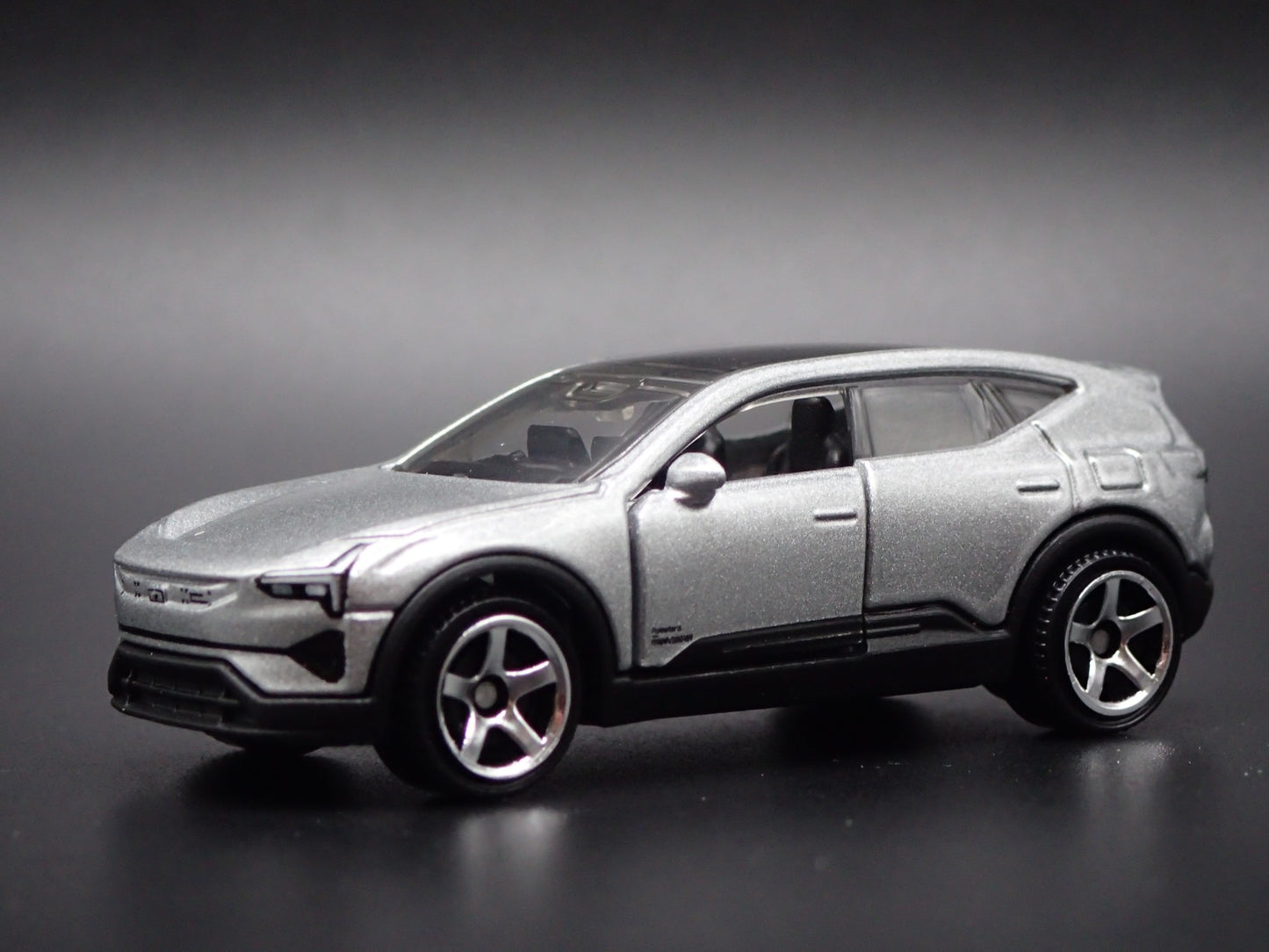 2024-2025 POLESTAR 3 SILVER 1/64 SCALE COLLECTIBLE DIORAMA DIECAST MODEL CAR