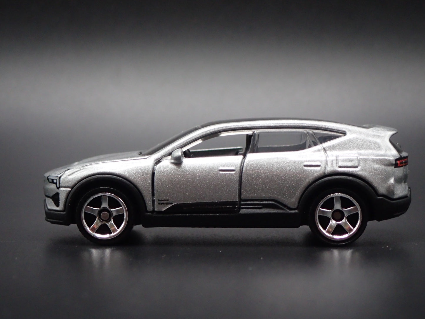 2024-2025 POLESTAR 3 SILVER 1/64 SCALE COLLECTIBLE DIORAMA DIECAST MODEL CAR