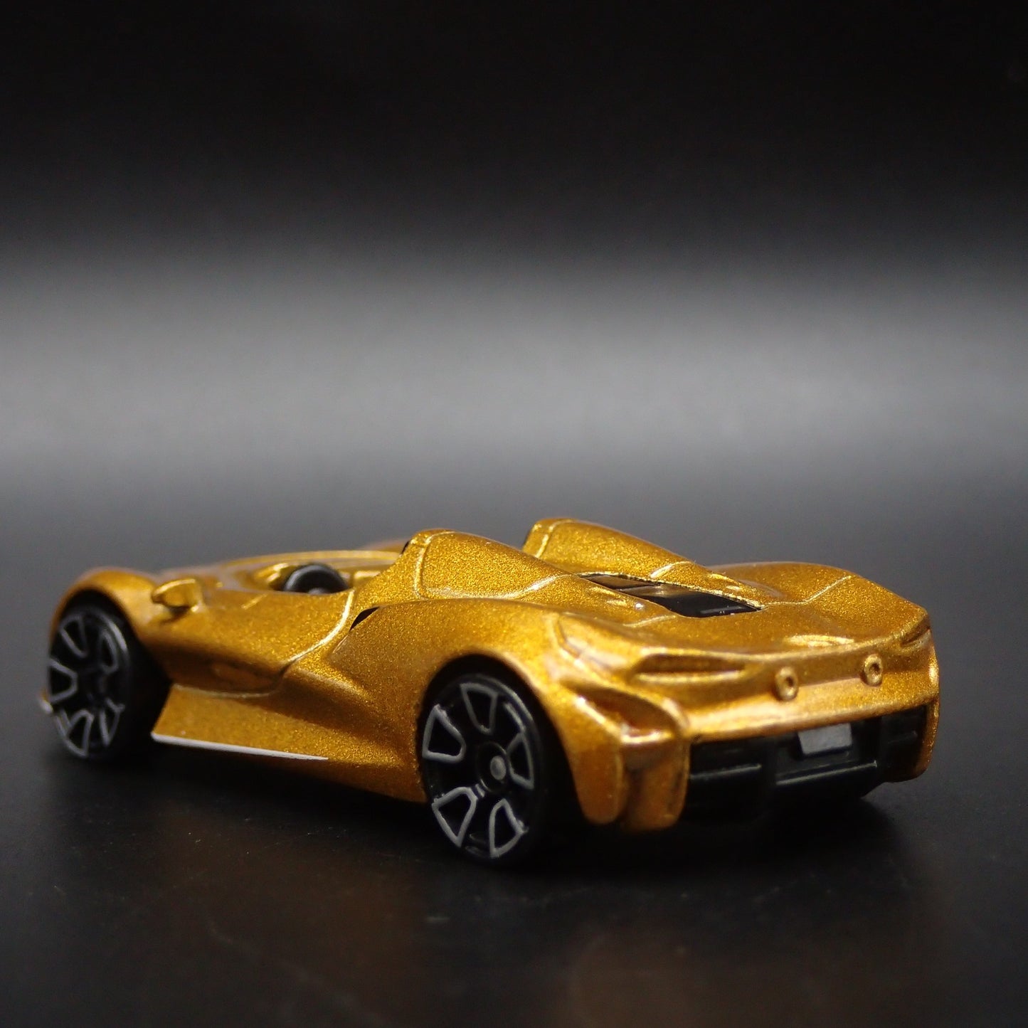 2020 20 MCLAREN ELVA SUPER CAR 1:64 SCALE COLLECTIBLE DIORAMA DIECAST MODEL CAR