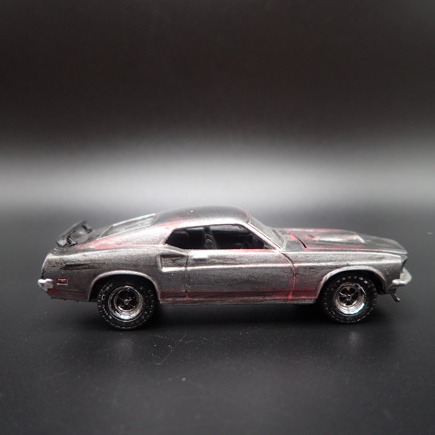 1969 69 FORD MUSTANG BOSS 429 FASTBACK BARN FIND 1/64 SCALE DIECAST MODEL CAR