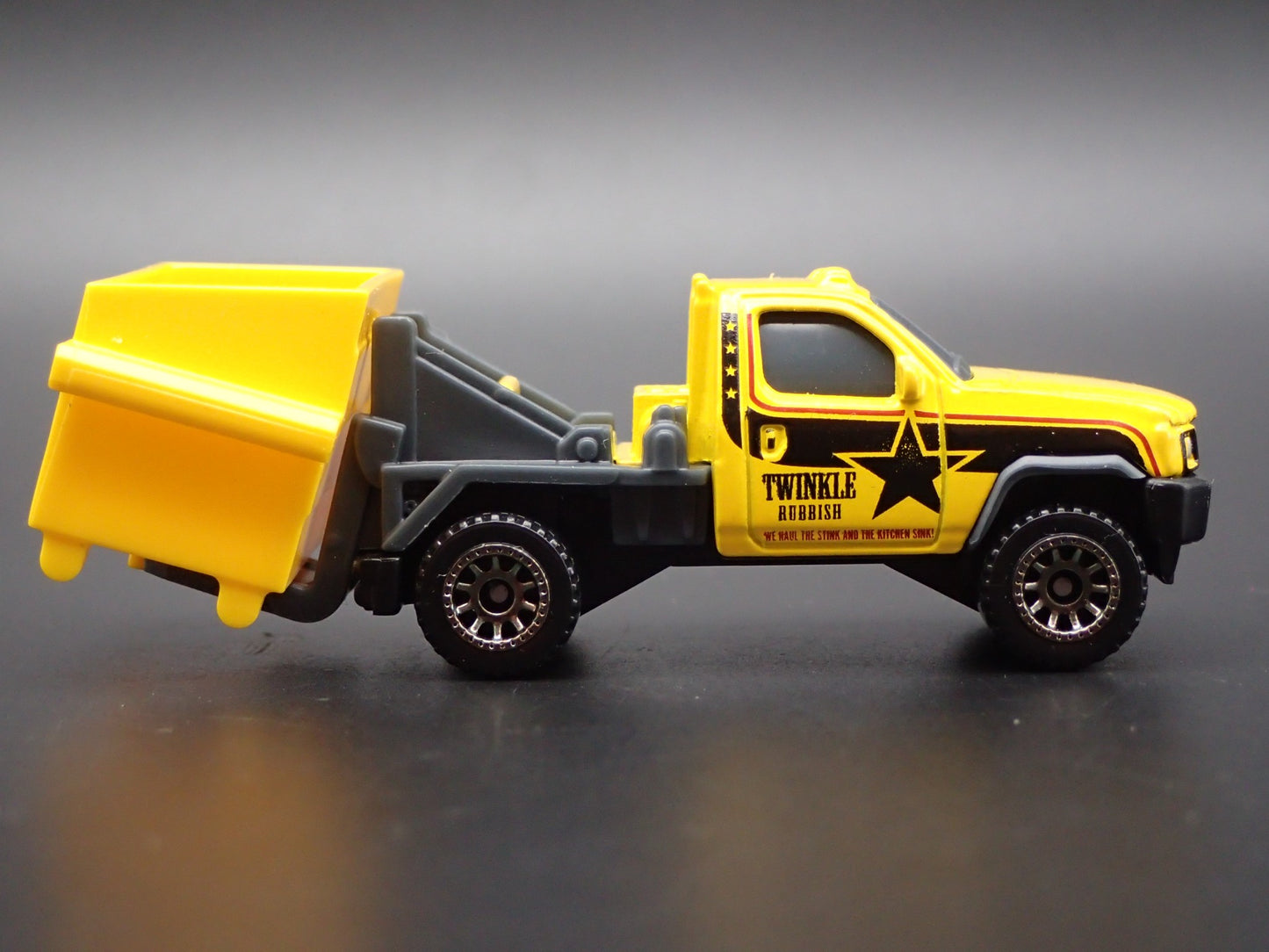 MODERN GARBAGE TRASH TRUCK WITH DUMPSTER 1/64 MB SCALE DIORAMA DIECAST MODEL CAR