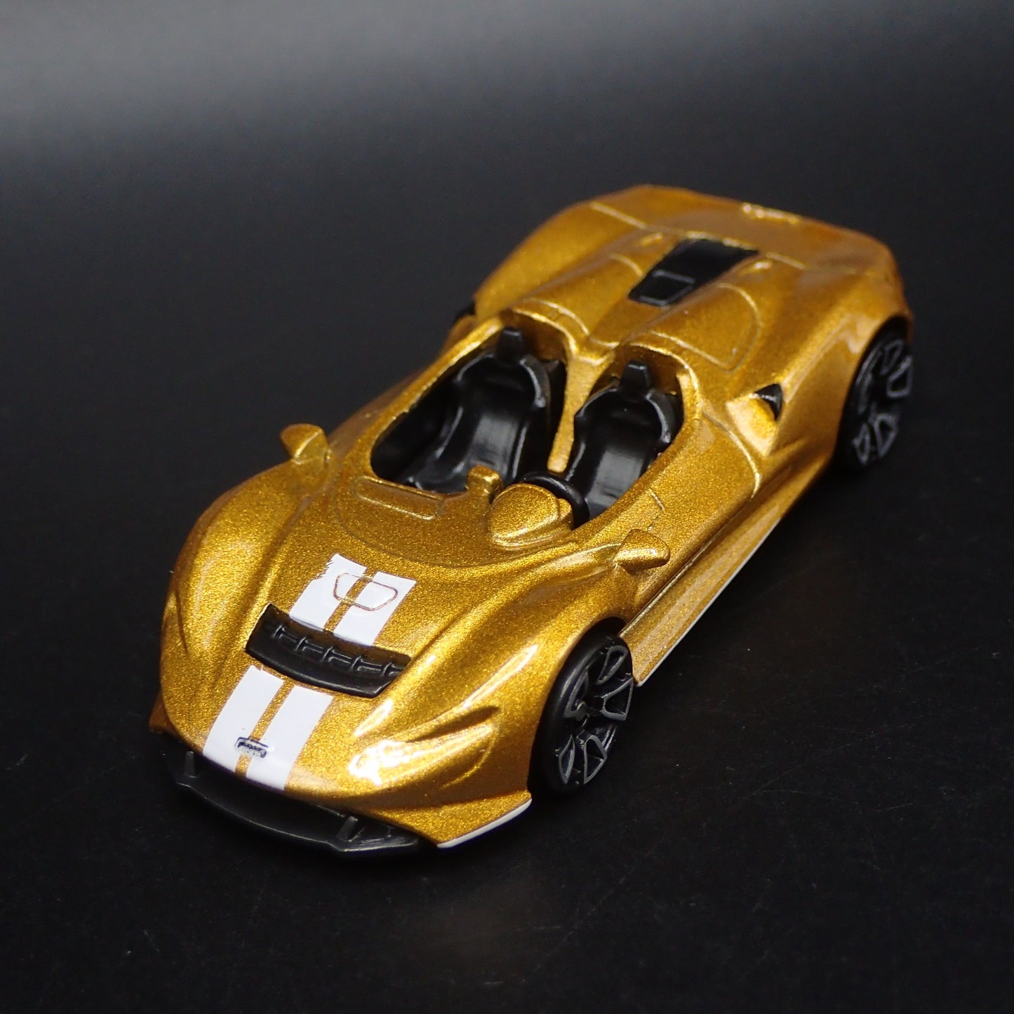 2020 20 MCLAREN ELVA SUPER CAR 1:64 SCALE COLLECTIBLE DIORAMA DIECAST MODEL CAR