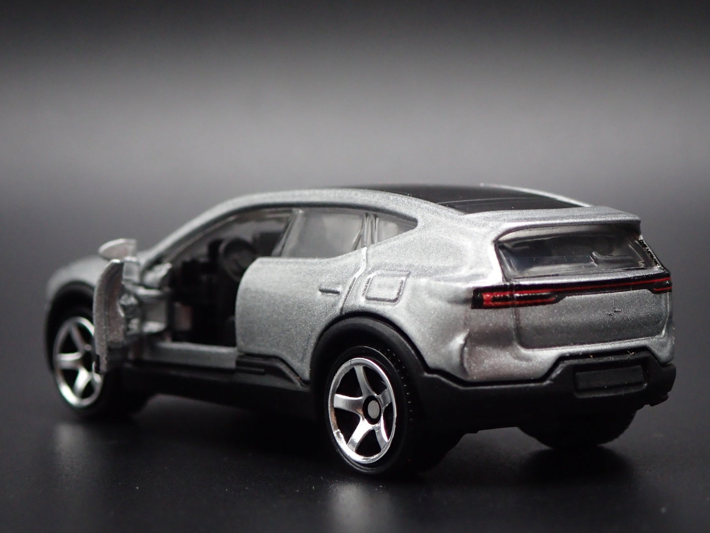 2024-2025 POLESTAR 3 SILVER 1/64 SCALE COLLECTIBLE DIORAMA DIECAST MODEL CAR