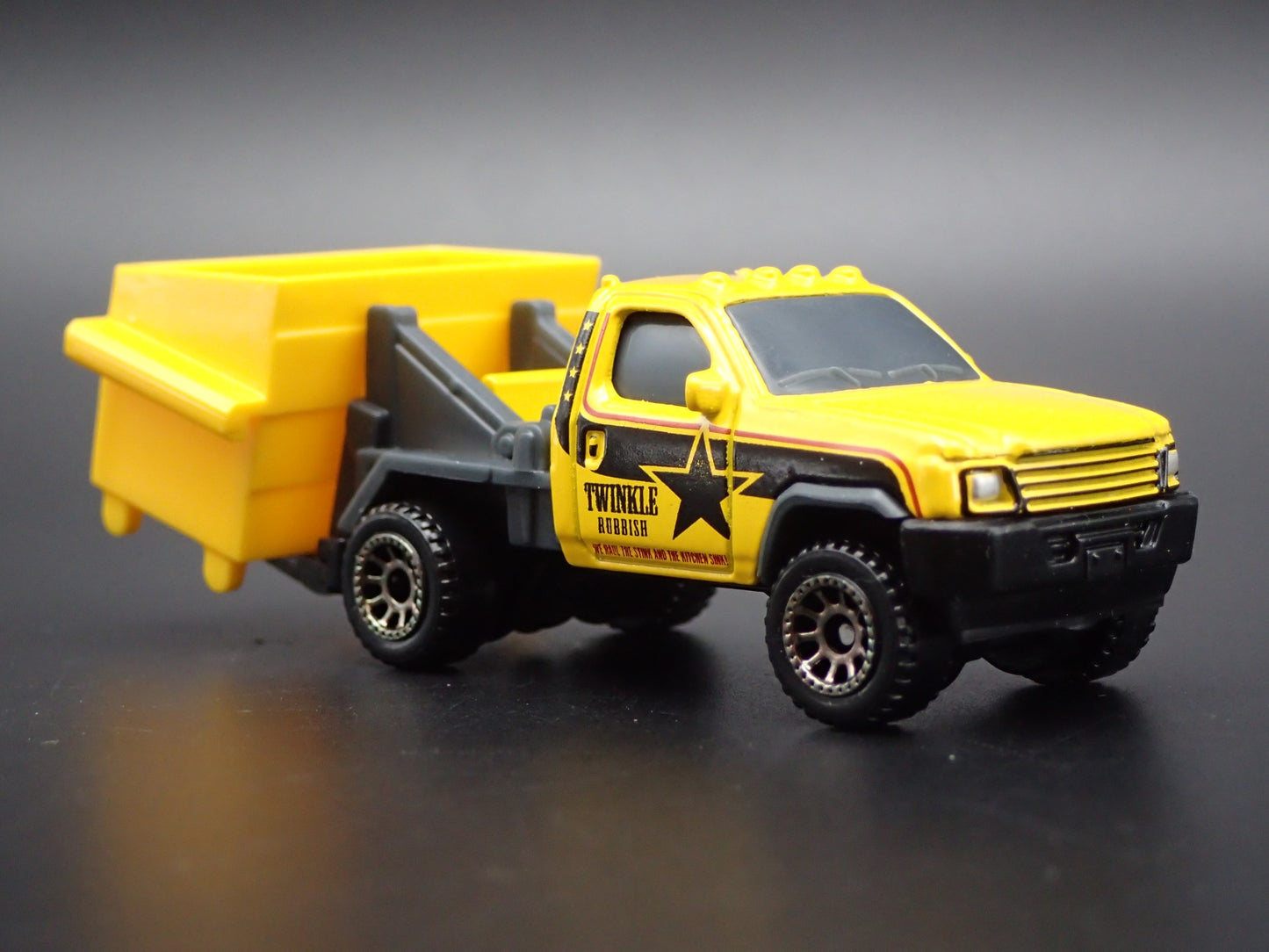 MODERN GARBAGE TRASH TRUCK WITH DUMPSTER 1/64 MB SCALE DIORAMA DIECAST MODEL CAR