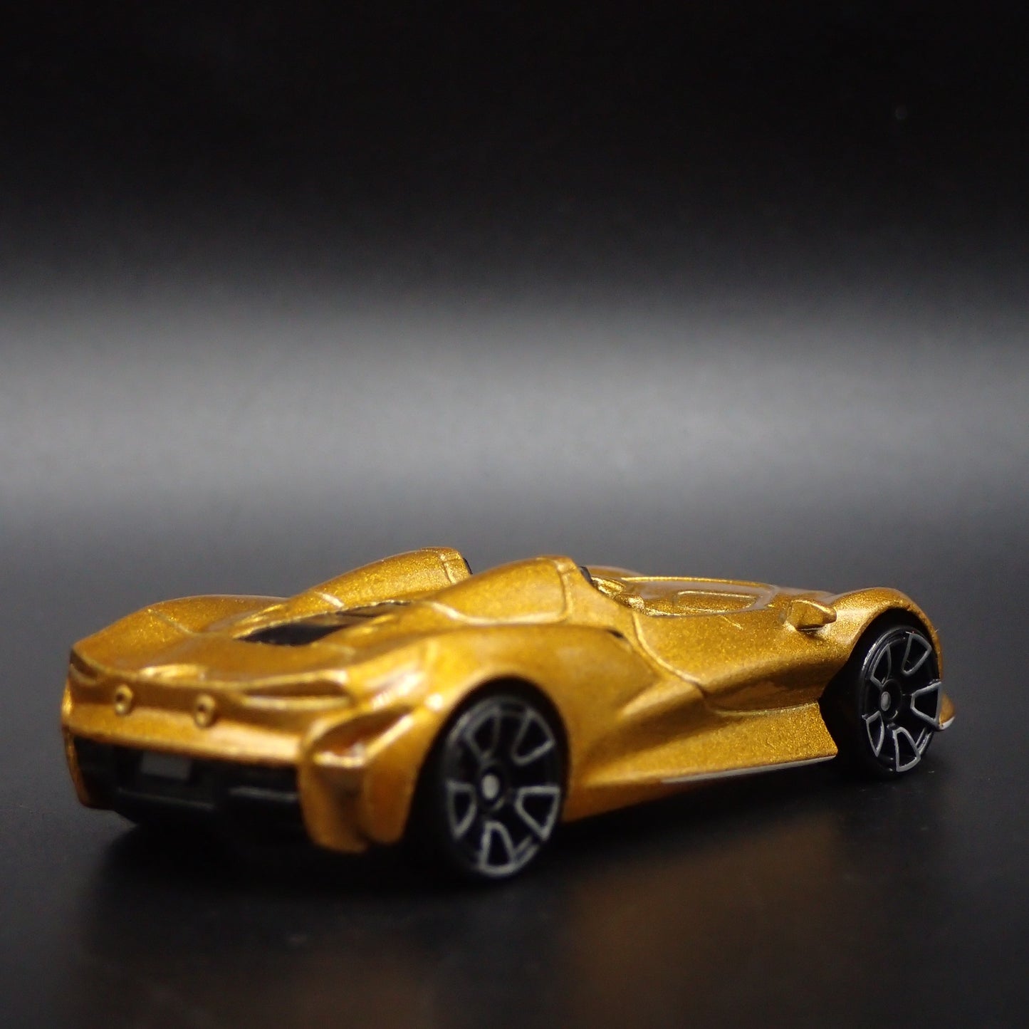 2020 20 MCLAREN ELVA SUPER CAR 1:64 SCALE COLLECTIBLE DIORAMA DIECAST MODEL CAR