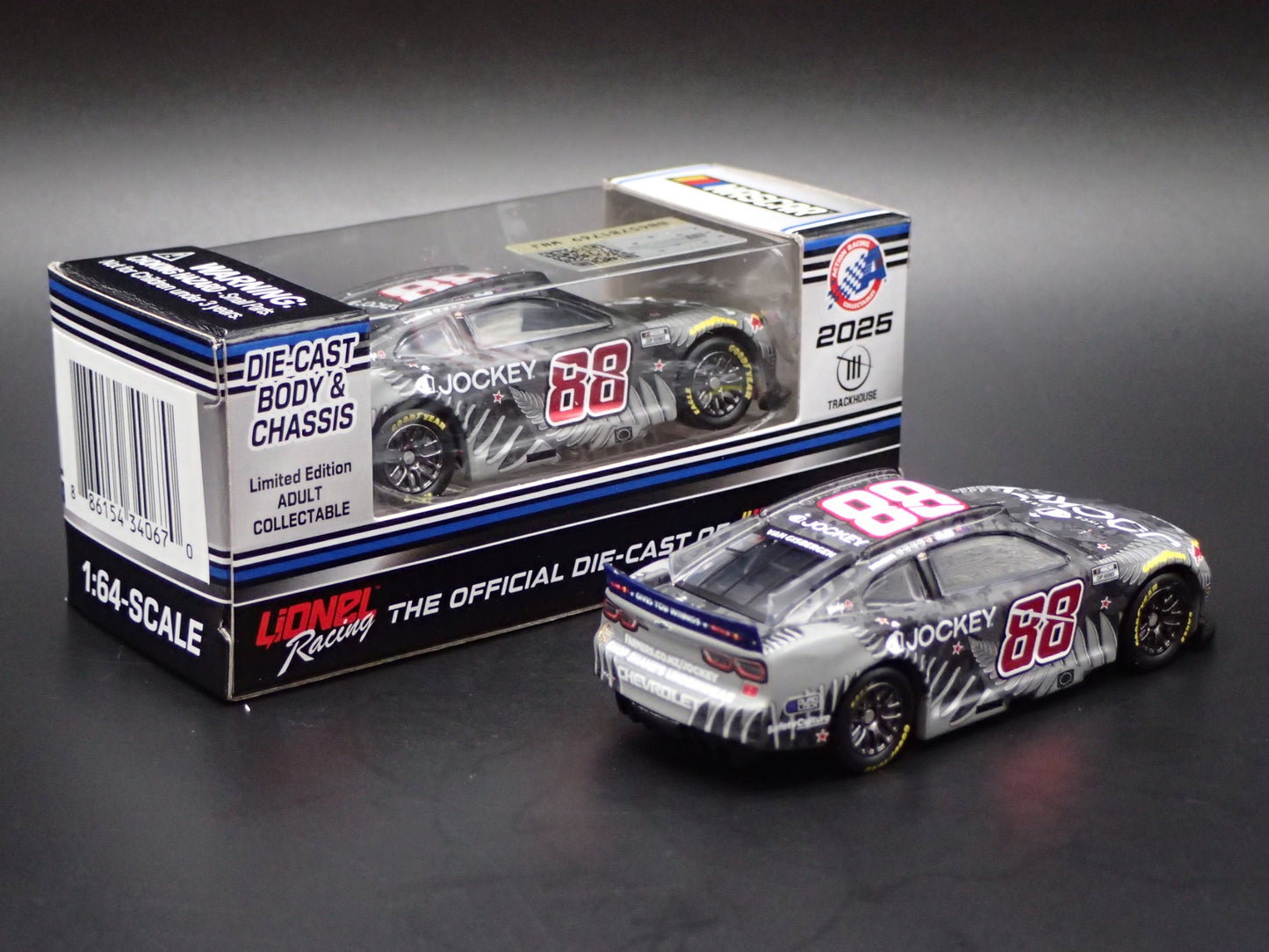 2025 25 CHEVY 88 SHANE VAN GISBERGEN JOCKEY NZ NASCAR 1:64 DIECAST MODEL CAR