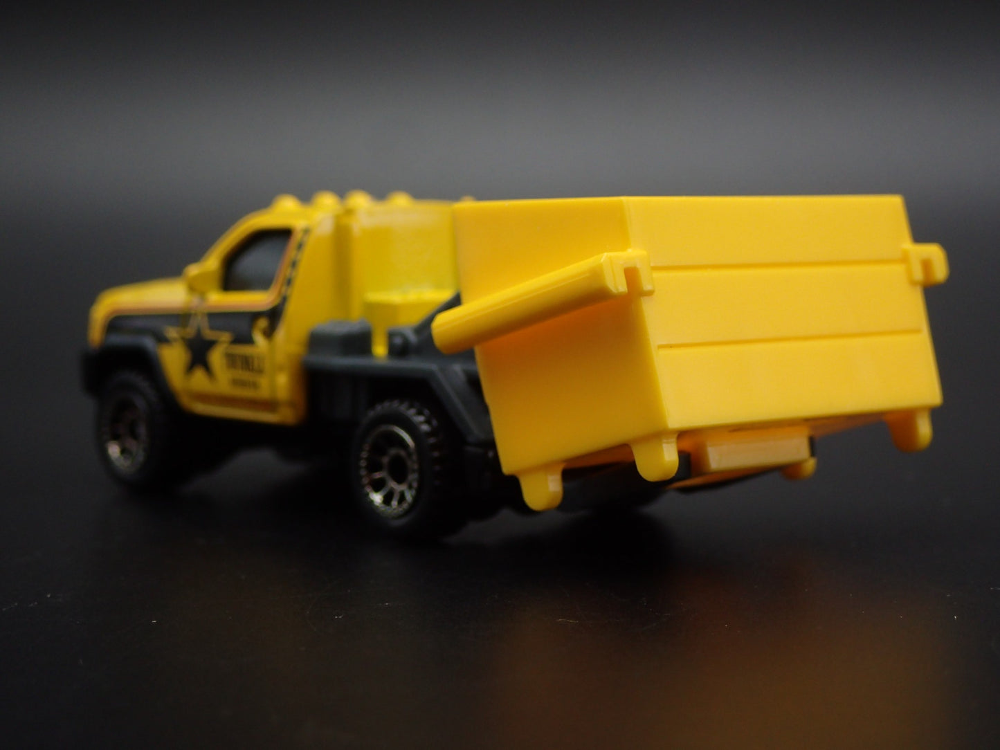 MODERN GARBAGE TRASH TRUCK WITH DUMPSTER 1/64 MB SCALE DIORAMA DIECAST MODEL CAR