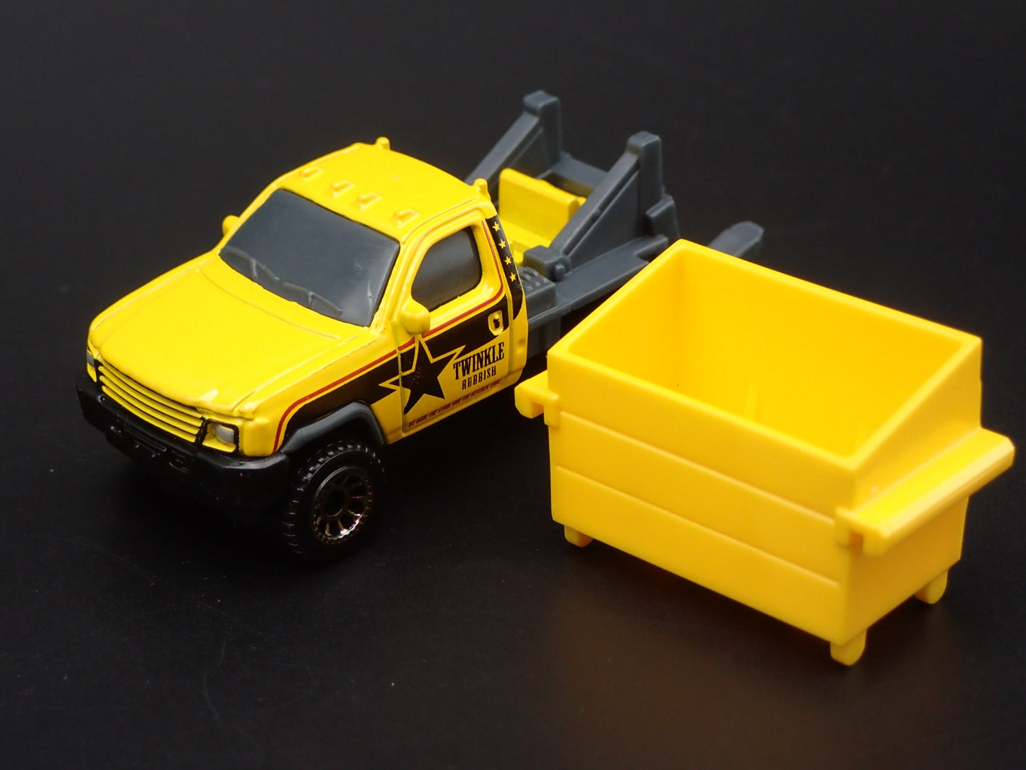 MODERN GARBAGE TRASH TRUCK WITH DUMPSTER 1/64 MB SCALE DIORAMA DIECAST MODEL CAR