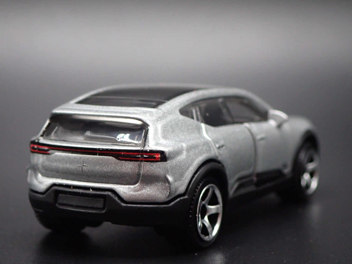 2024-2025 POLESTAR 3 SILVER 1/64 SCALE COLLECTIBLE DIORAMA DIECAST MODEL CAR