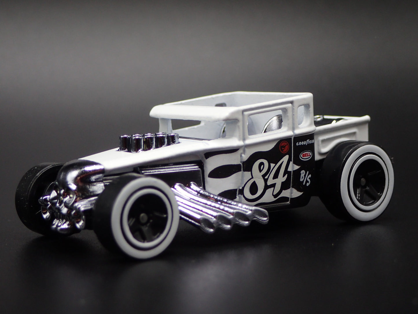 FORD CUSTOM BONE SHAKER HOT ROD WHITE 1:64 SCALE DIORAMA DIECAST MODEL CAR