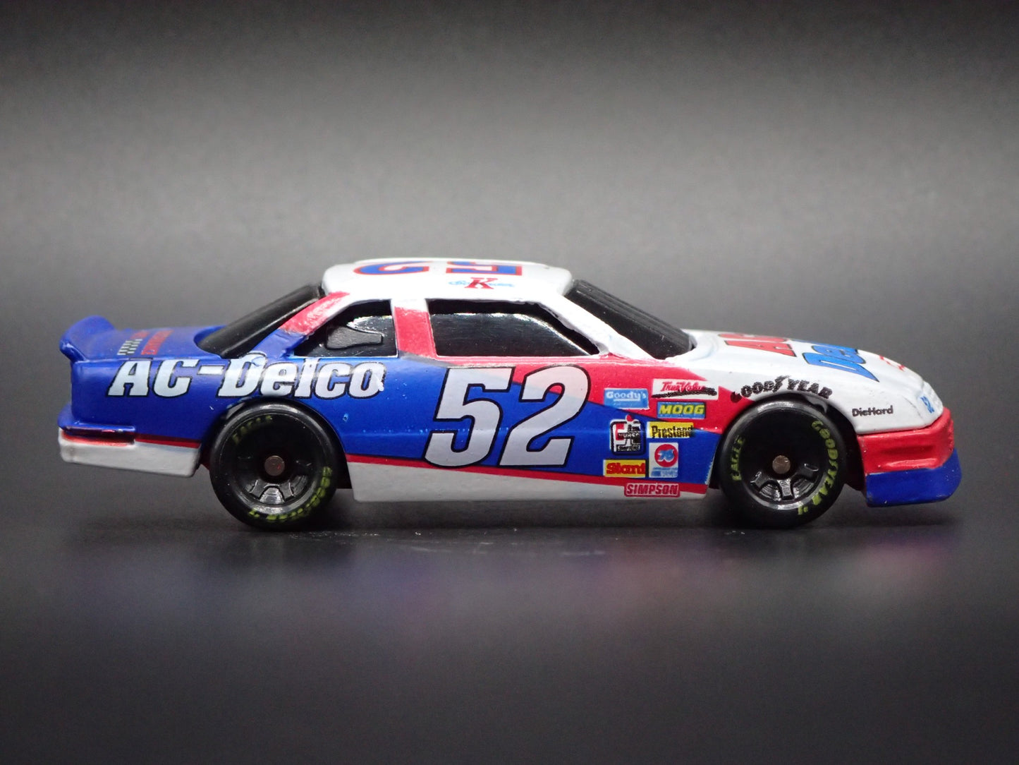 1994 CHEVY CHEVROLET LUMINA 52 KEN SCHRADER NASCAR 1:64 SCALE DIECAST MODEL CAR