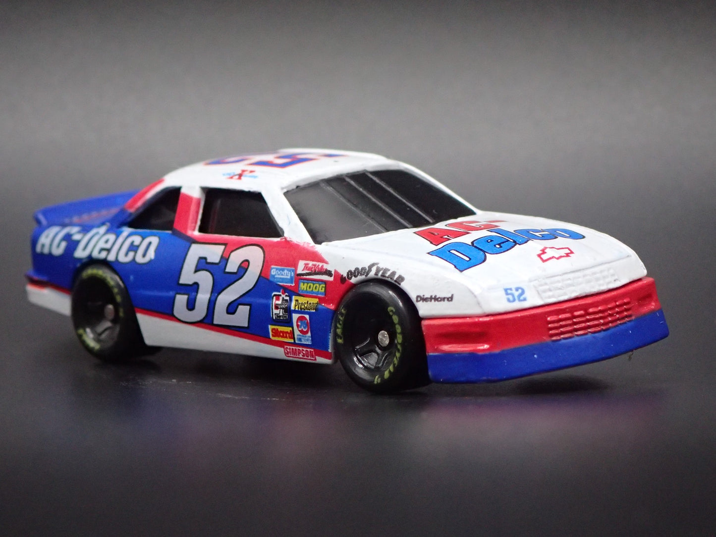 1994 CHEVY CHEVROLET LUMINA 52 KEN SCHRADER NASCAR 1:64 SCALE DIECAST MODEL CAR
