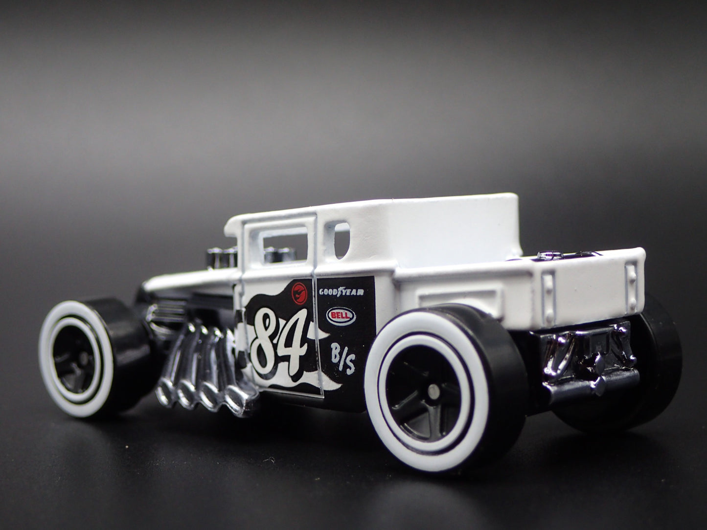 FORD CUSTOM BONE SHAKER HOT ROD WHITE 1:64 SCALE DIORAMA DIECAST MODEL CAR