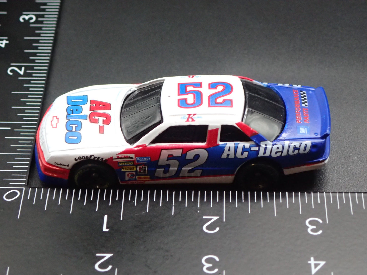 1994 CHEVY CHEVROLET LUMINA 52 KEN SCHRADER NASCAR 1:64 SCALE DIECAST MODEL CAR