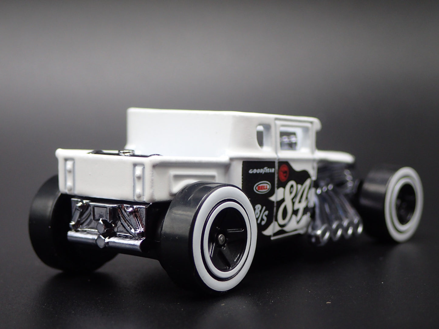 FORD CUSTOM BONE SHAKER HOT ROD WHITE 1:64 SCALE DIORAMA DIECAST MODEL CAR