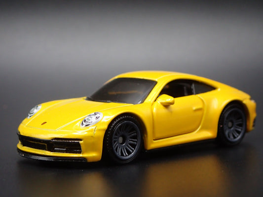 2019-2025 PORSCHE 911 CARRERA 4S 992 YELLOW 1:64 SCALE DIORAMA DIECAST MODEL CAR