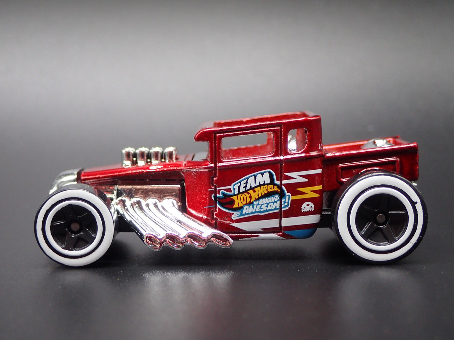 FORD CUSTOM BONE SHAKER HOT ROD RED 1:64 SCALE DIORAMA DIECAST MODEL CAR
