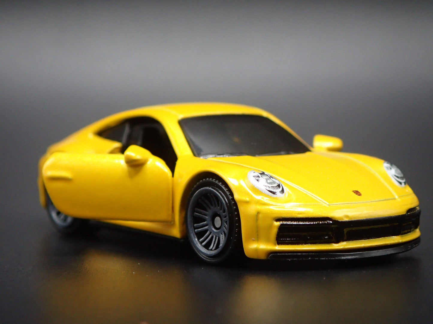 2019-2025 PORSCHE 911 CARRERA 4S 992 YELLOW 1:64 SCALE DIORAMA DIECAST MODEL CAR