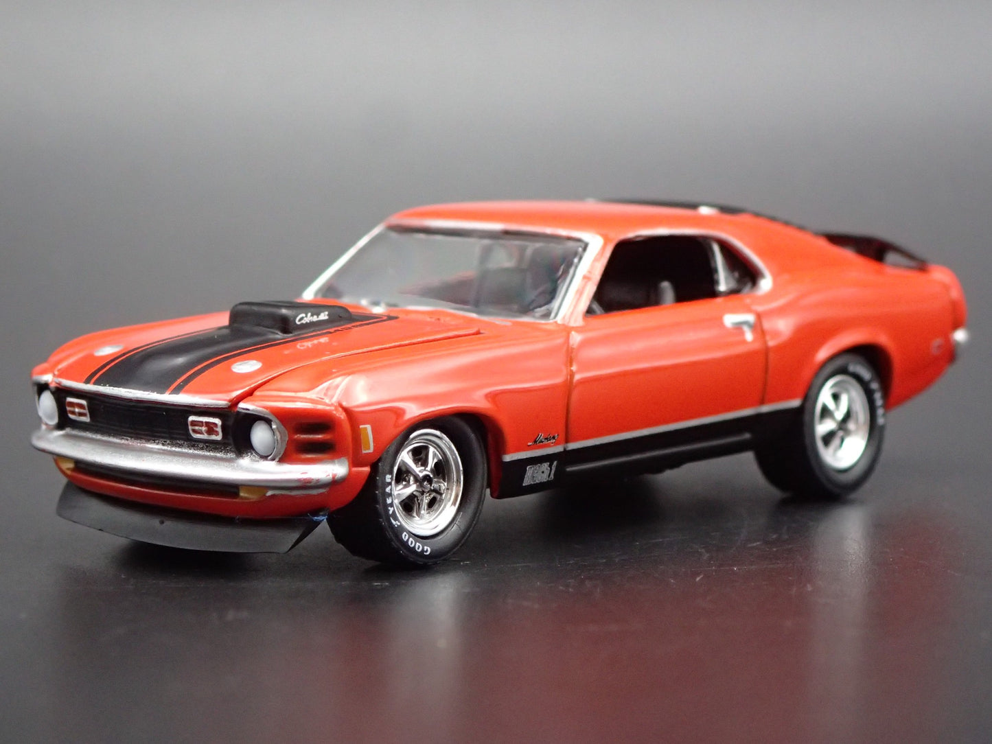 1970 70 FORD MUSTANG MACH 1  1:64 SCALE COLLECTIBLE DIORAMA DIECAST MODEL CAR