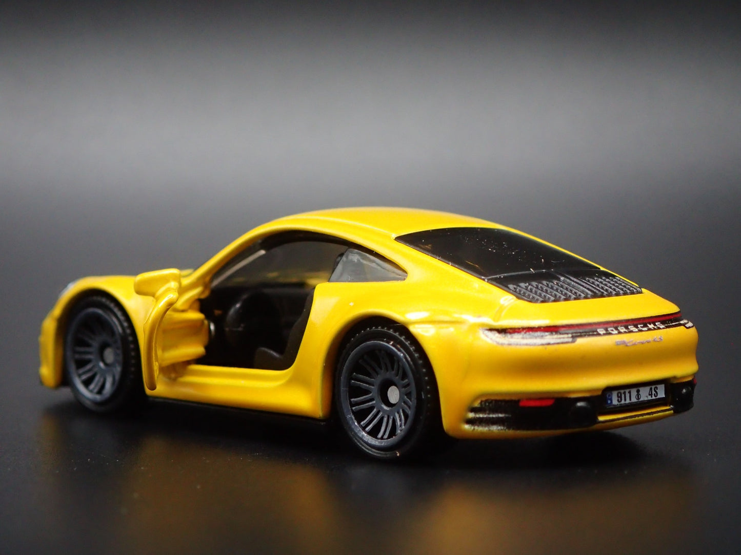 2019-2025 PORSCHE 911 CARRERA 4S 992 YELLOW 1:64 SCALE DIORAMA DIECAST MODEL CAR