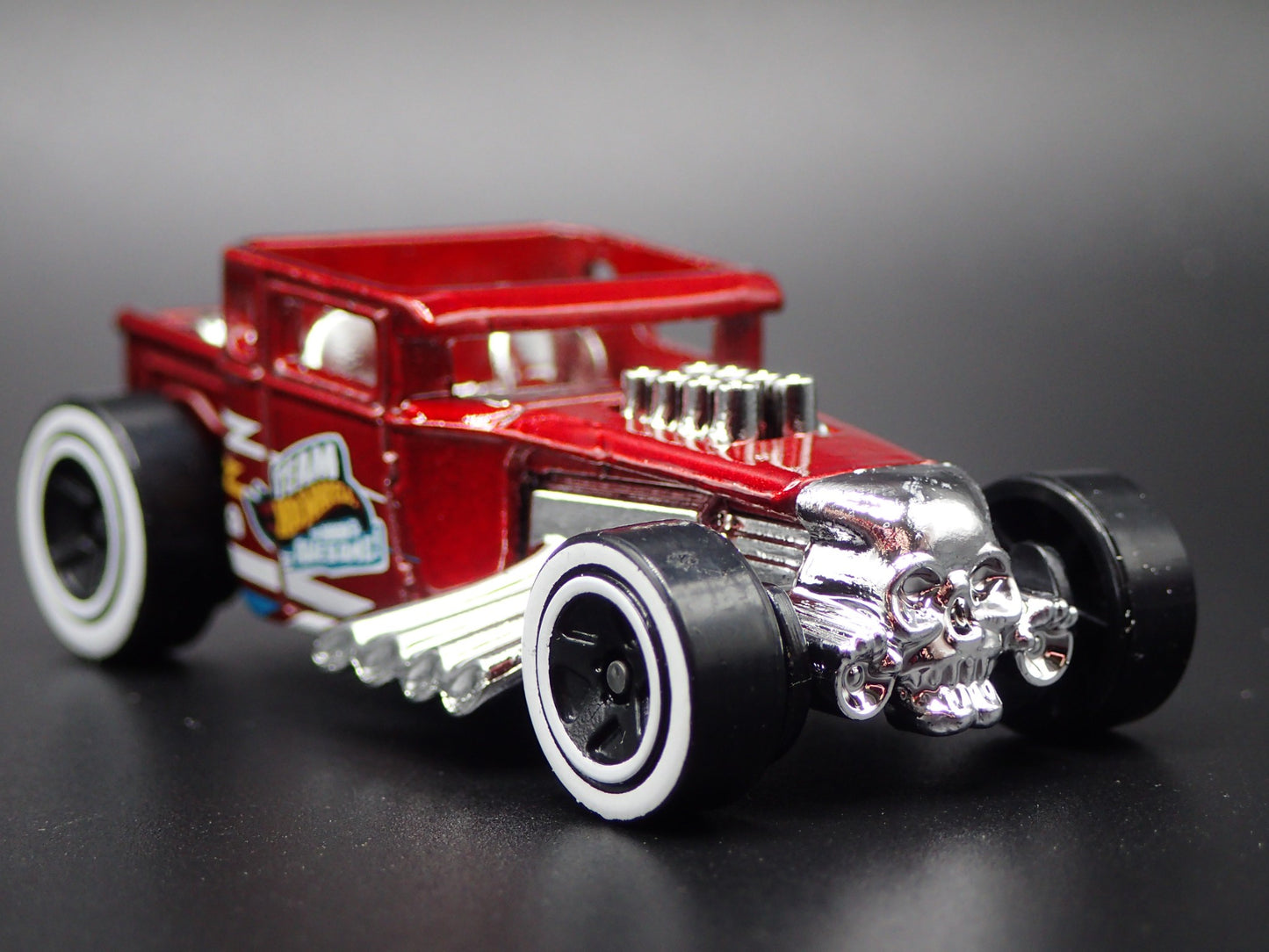 FORD CUSTOM BONE SHAKER HOT ROD RED 1:64 SCALE DIORAMA DIECAST MODEL CAR