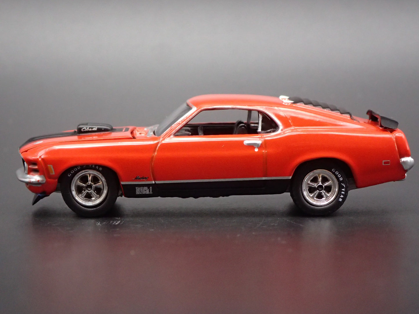 1970 70 FORD MUSTANG MACH 1  1:64 SCALE COLLECTIBLE DIORAMA DIECAST MODEL CAR