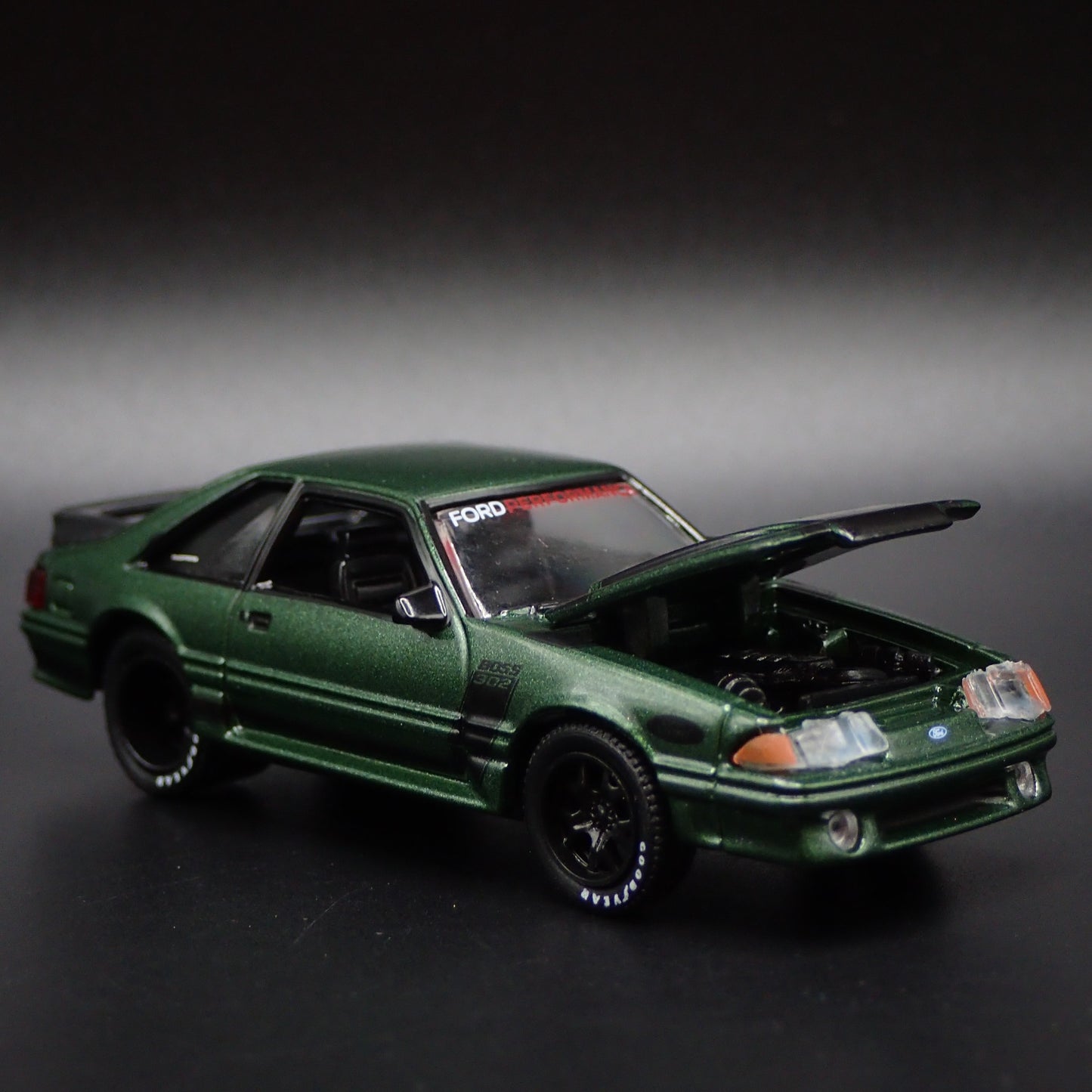 1987 87 FORD MUSTANG GT FOX BODY GREEN 1:64 SCALE DIORAMA DIECAST MODEL CAR