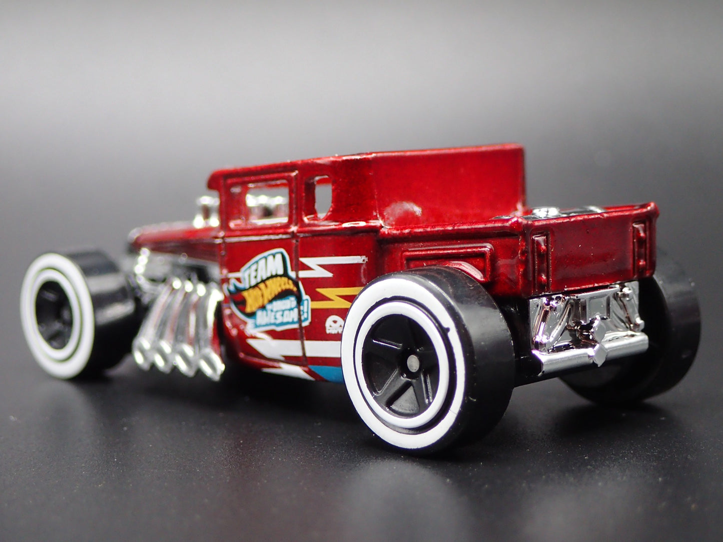 FORD CUSTOM BONE SHAKER HOT ROD RED 1:64 SCALE DIORAMA DIECAST MODEL CAR