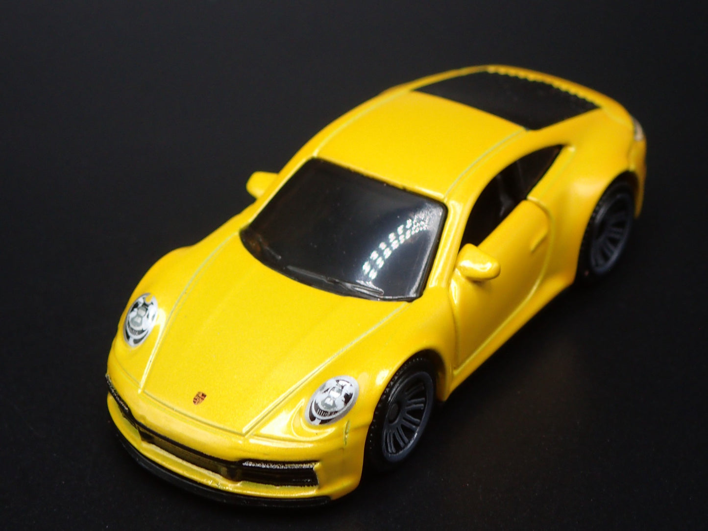 2019-2025 PORSCHE 911 CARRERA 4S 992 YELLOW 1:64 SCALE DIORAMA DIECAST MODEL CAR