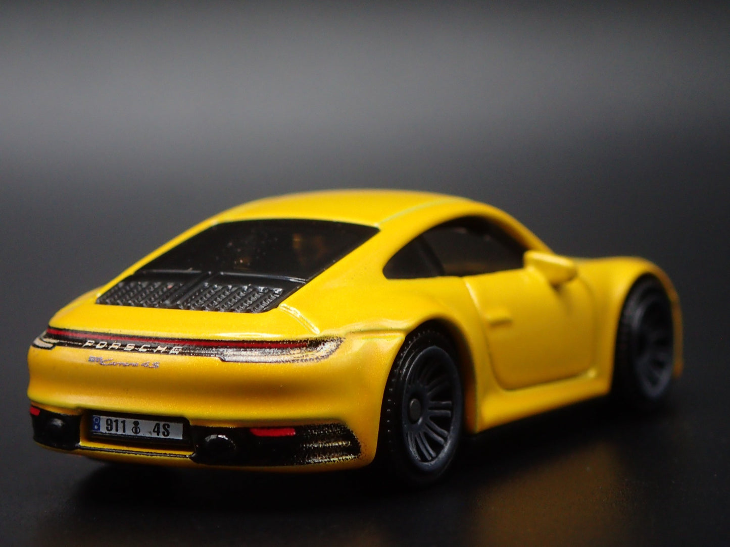 2019-2025 PORSCHE 911 CARRERA 4S 992 YELLOW 1:64 SCALE DIORAMA DIECAST MODEL CAR