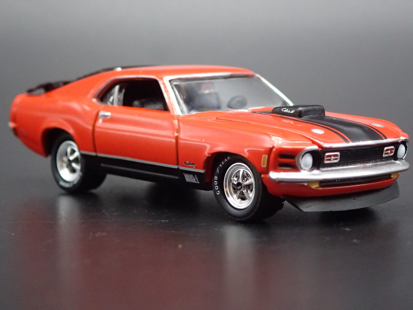 1970 70 FORD MUSTANG MACH 1  1:64 SCALE COLLECTIBLE DIORAMA DIECAST MODEL CAR