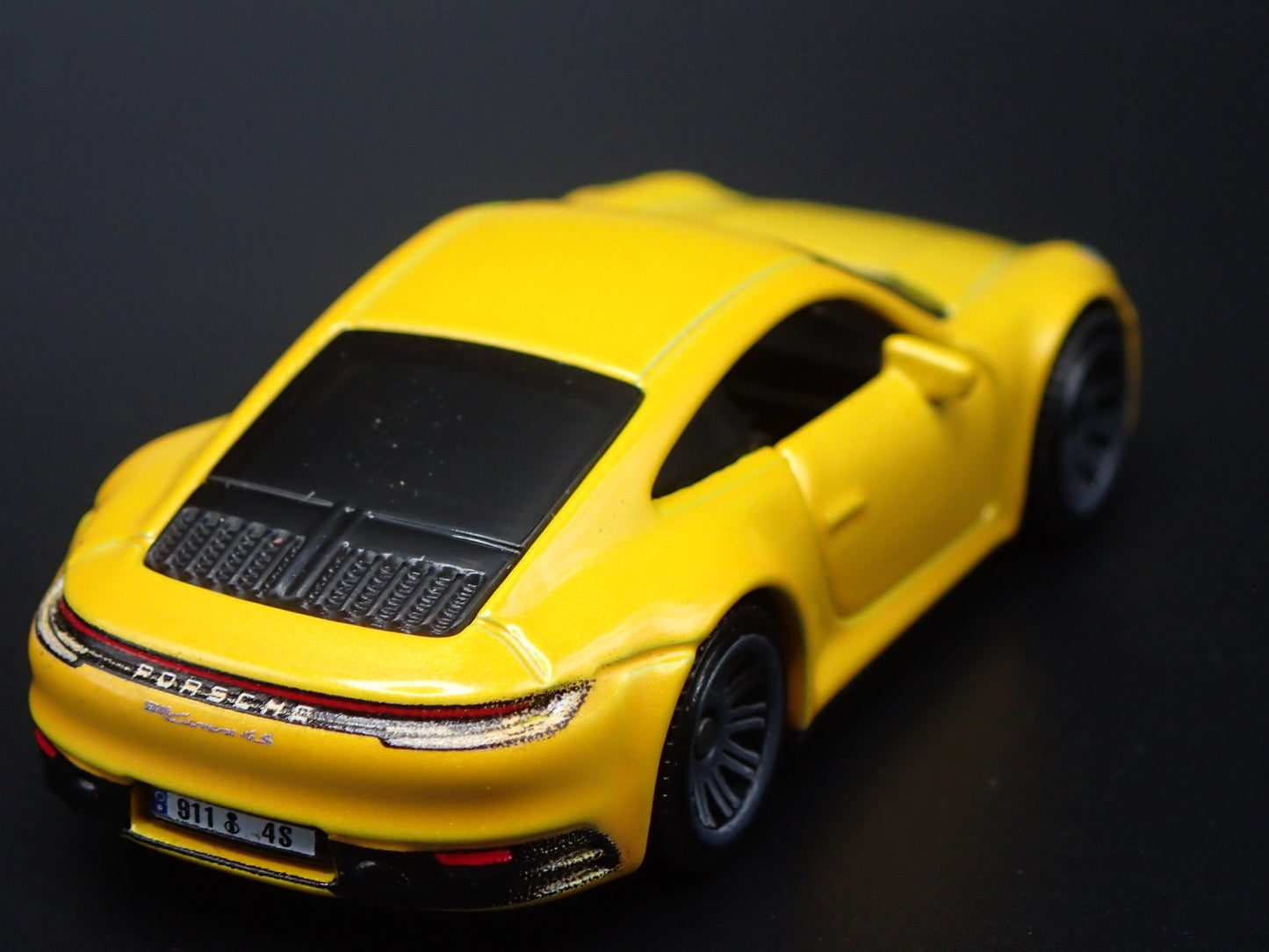 2019-2025 PORSCHE 911 CARRERA 4S 992 YELLOW 1:64 SCALE DIORAMA DIECAST MODEL CAR