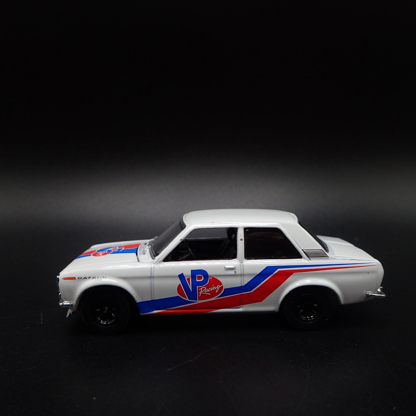 1967-1973 DATSUN 510 2 TWO DOOR VP RACING 1:64 SCALE DIORAMA DIECAST MODEL CAR