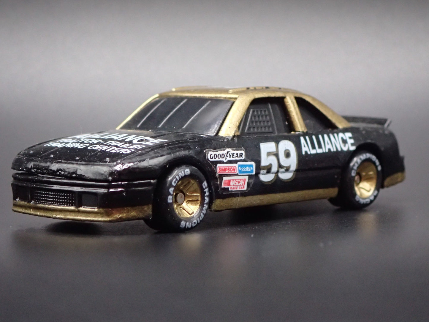 1991 91 OLDSMOBILE CUTLASS 59 ROBERT PRESSLEY NASCAR 1:64 SCALE DIECAST CAR