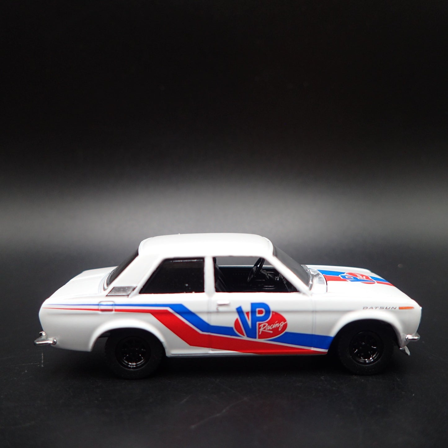 1967-1973 DATSUN 510 2 TWO DOOR VP RACING 1:64 SCALE DIORAMA DIECAST MODEL CAR