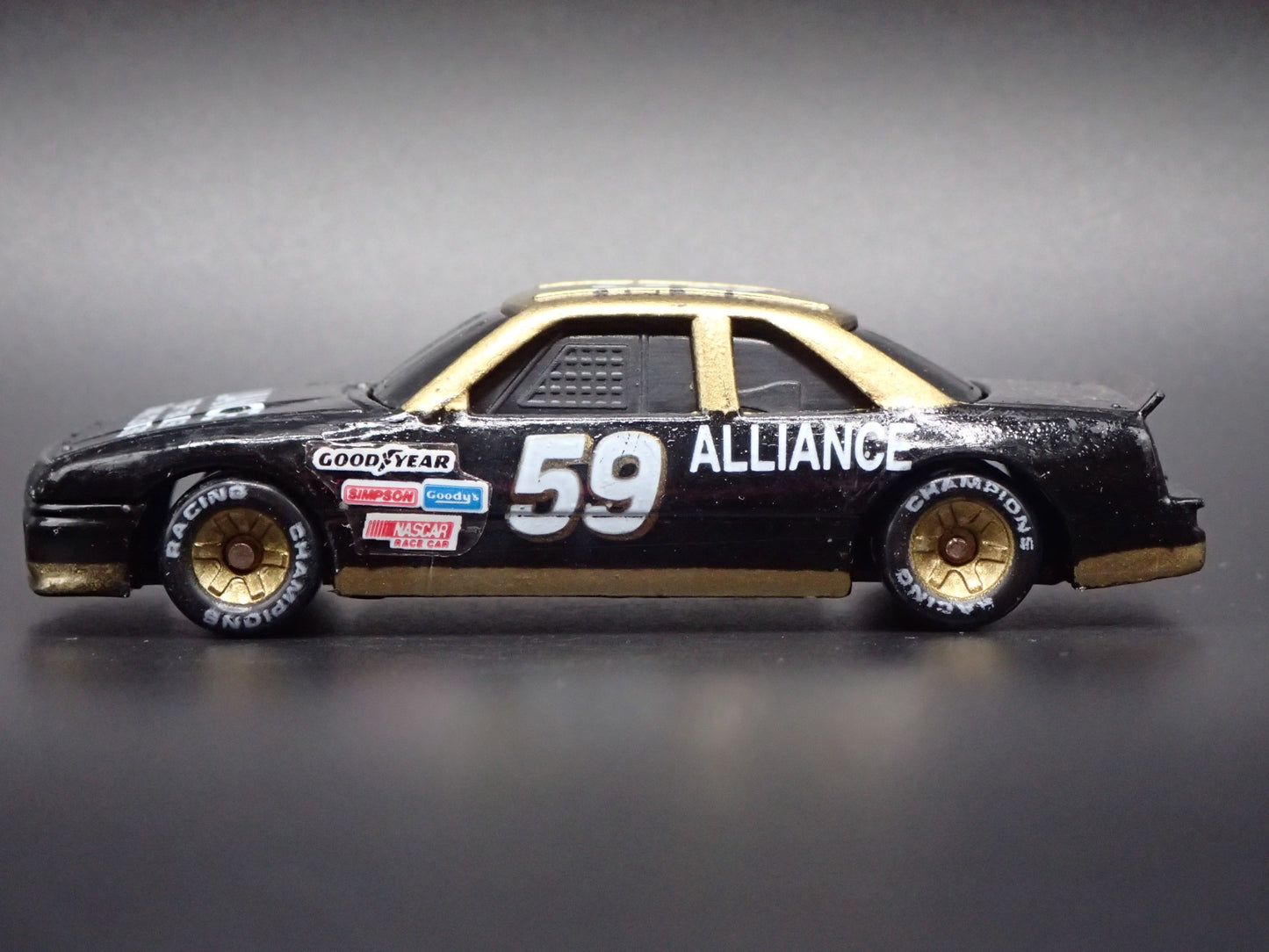 1991 91 OLDSMOBILE CUTLASS 59 ROBERT PRESSLEY NASCAR 1:64 SCALE DIECAST CAR