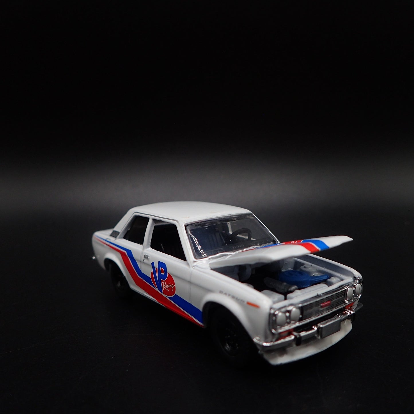 1967-1973 DATSUN 510 2 TWO DOOR VP RACING 1:64 SCALE DIORAMA DIECAST MODEL CAR