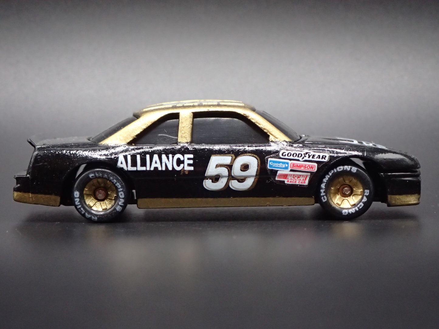 1991 91 OLDSMOBILE CUTLASS 59 ROBERT PRESSLEY NASCAR 1:64 SCALE DIECAST CAR