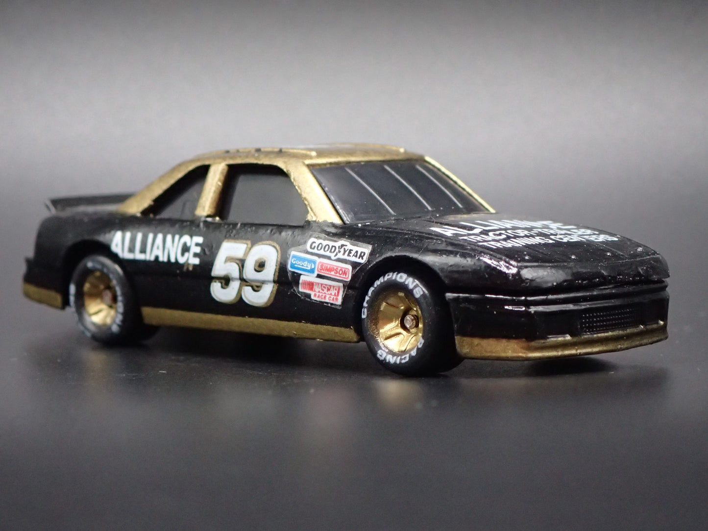 1991 91 OLDSMOBILE CUTLASS 59 ROBERT PRESSLEY NASCAR 1:64 SCALE DIECAST CAR